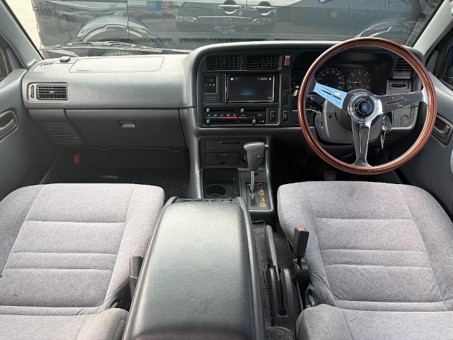 2001 Toyota Hiace – thumbnail 3