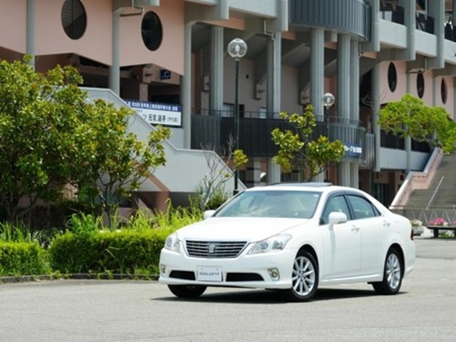 2010 Toyota Crown Royal