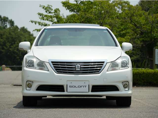 2010 Toyota Crown Royal – thumbnail 2