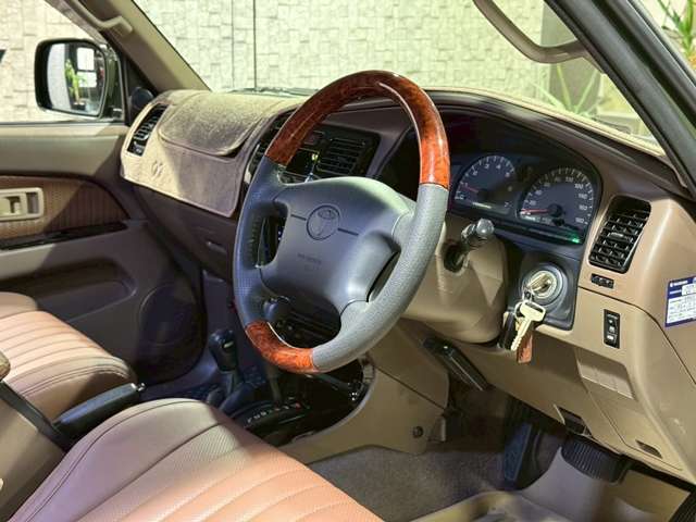 2000 Toyota Hilux Surf – thumbnail 3