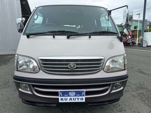 2001 Toyota Hiace – thumbnail 4