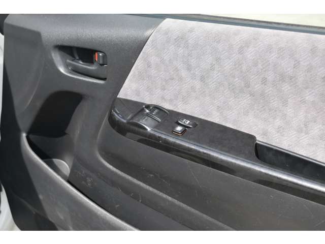 2009 Toyota Hiace – thumbnail 4