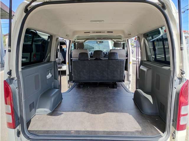 2008 Toyota Regius Ace – thumbnail 2