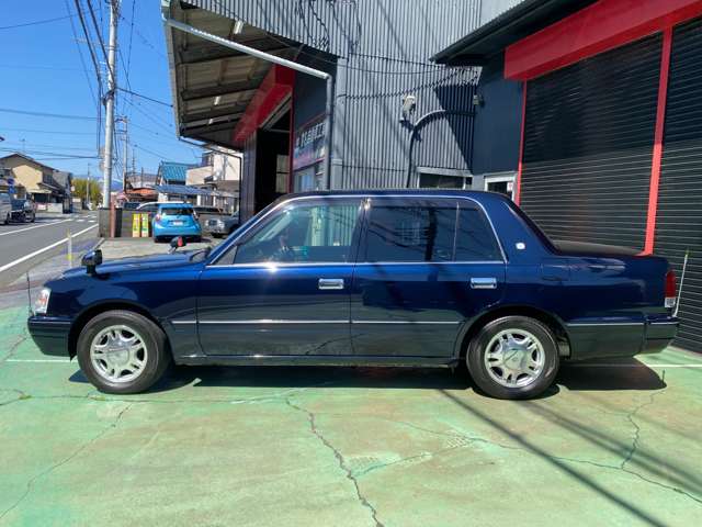 2002 Toyota Crown Sedan – thumbnail 3