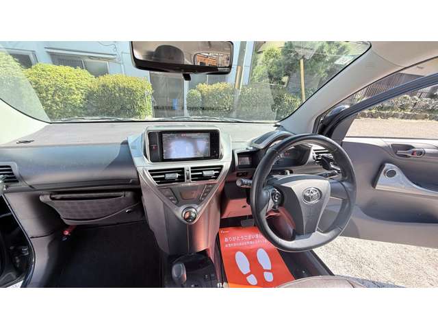 2009 Toyota iQ – thumbnail 2