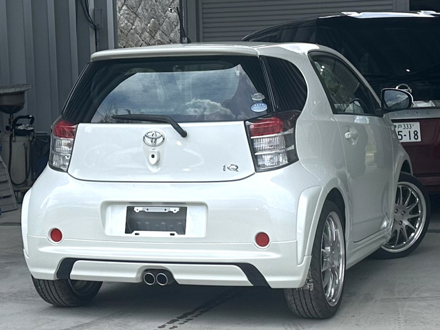 2010 Toyota iQ – thumbnail 2