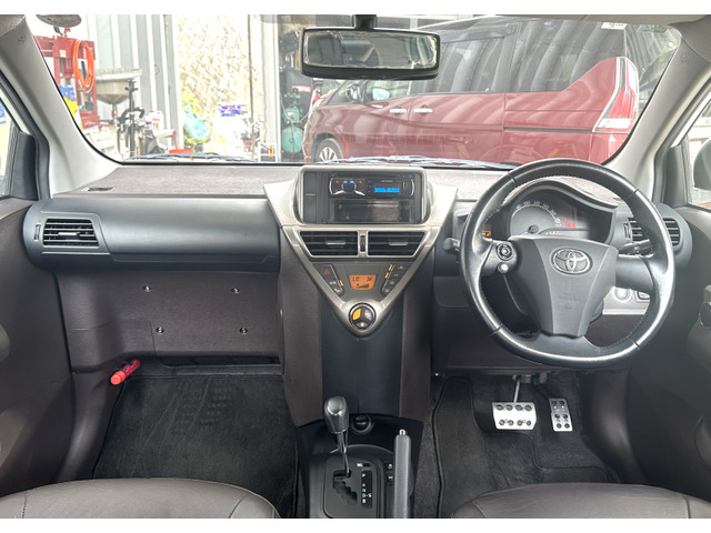 2010 Toyota iQ – thumbnail 3