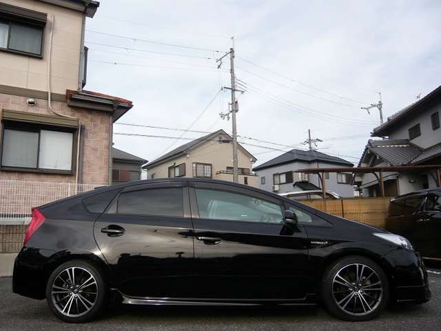 2010 Toyota Prius – thumbnail 2