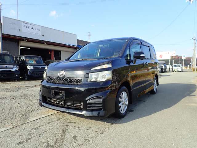 2010 Toyota Voxy – thumbnail 2