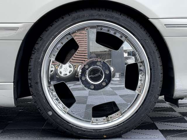 2002 Toyota Crown Royal – thumbnail 4