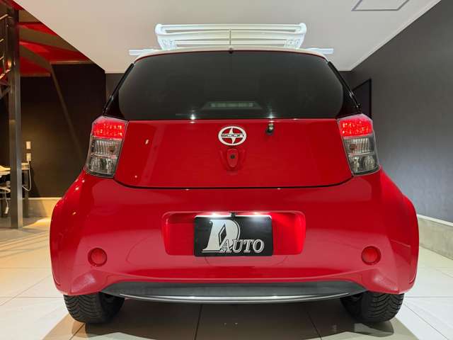2009 Toyota iQ – thumbnail 4