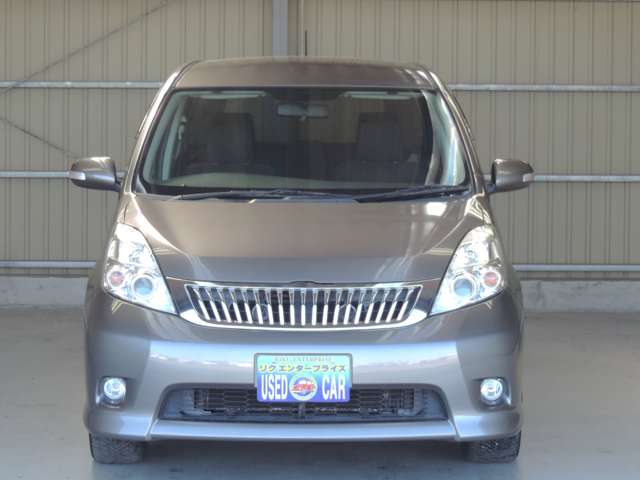 2007 Toyota Isis – thumbnail 4
