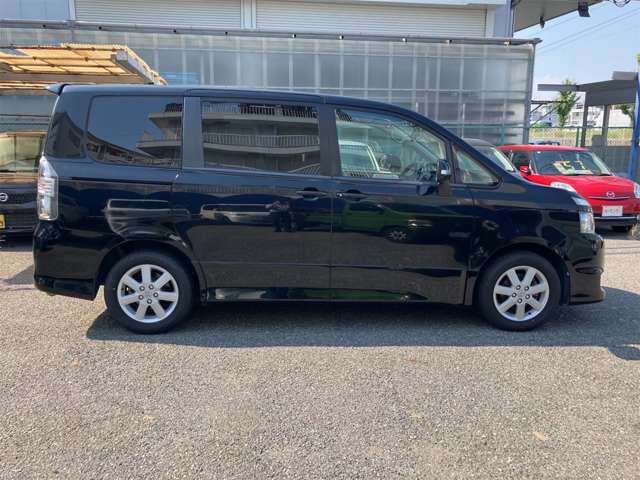 2007 Toyota Voxy – thumbnail 4