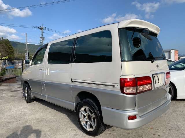 2001 Toyota Regius – thumbnail 3