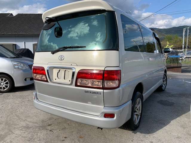 2001 Toyota Regius – thumbnail 4