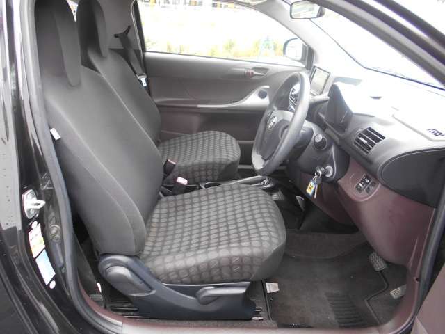 2008 Toyota iQ – thumbnail 4