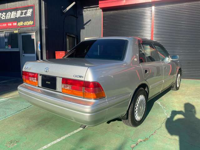 2003 Toyota Crown Sedan – thumbnail 2
