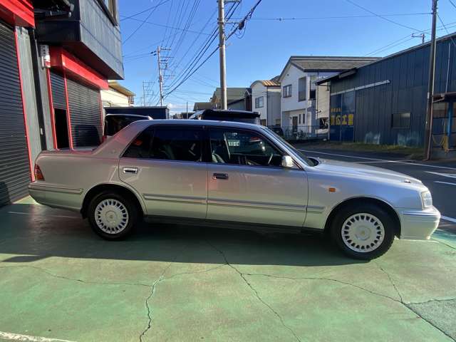 2003 Toyota Crown Sedan – thumbnail 3