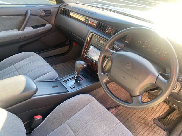 2003 Toyota Crown Sedan – thumbnail 4