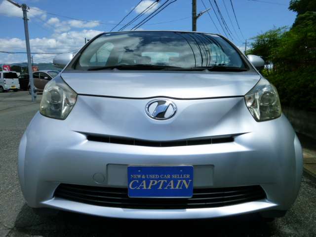 2009 Toyota iQ – thumbnail 2