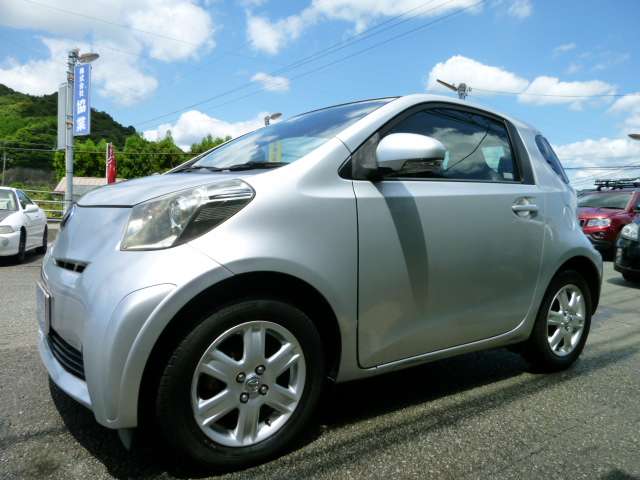 2009 Toyota iQ – thumbnail 4