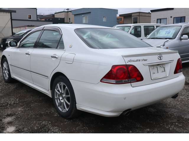 2005 Toyota Crown Athlete – thumbnail 4