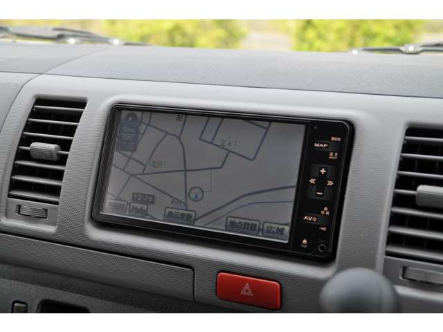 2010 Toyota Regius Ace – thumbnail 3