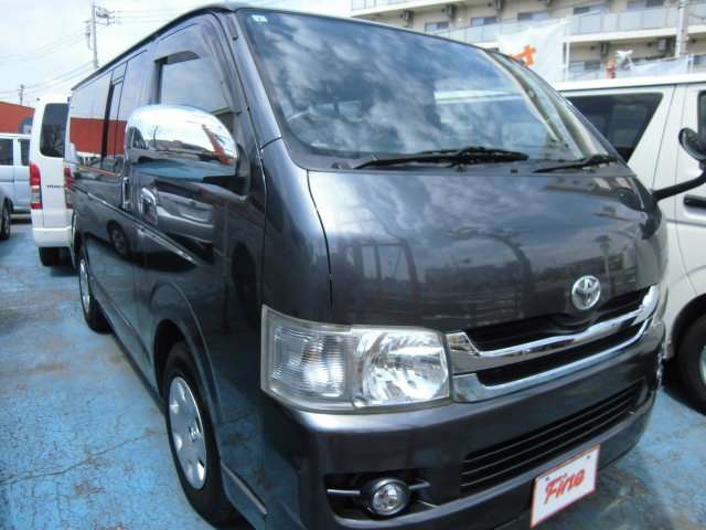 2010 Toyota Hiace – thumbnail 2