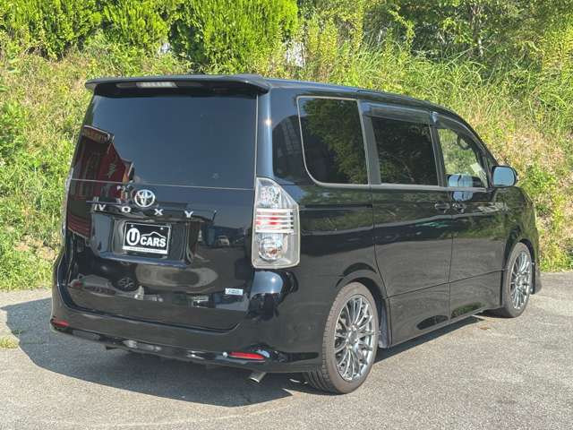 2009 Toyota Voxy – thumbnail 4