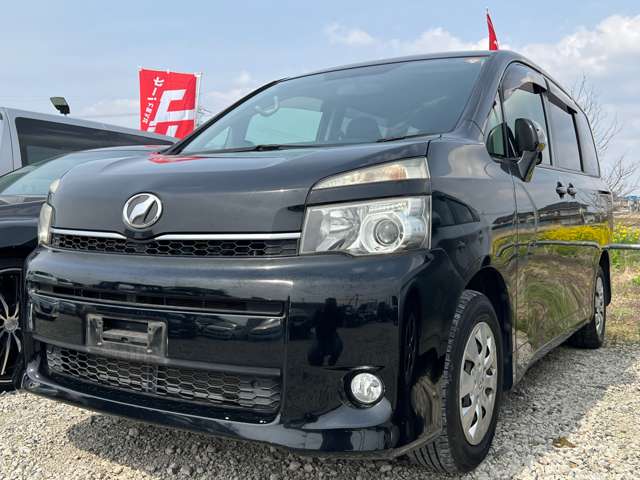 2010 Toyota Voxy – thumbnail 2