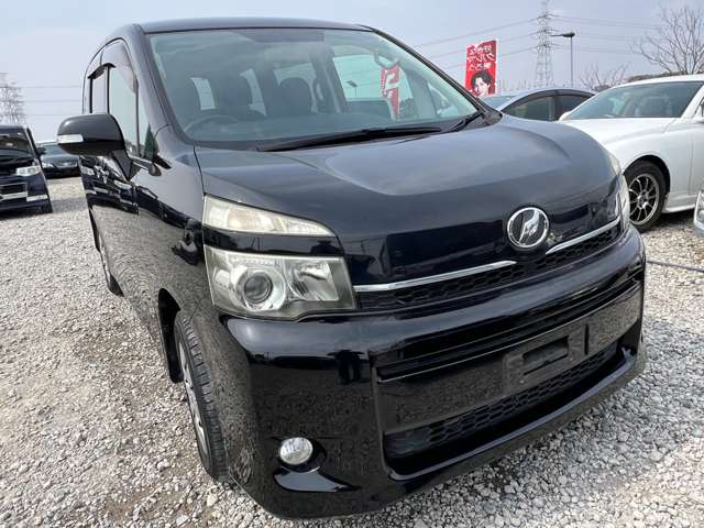 2010 Toyota Voxy – thumbnail 3