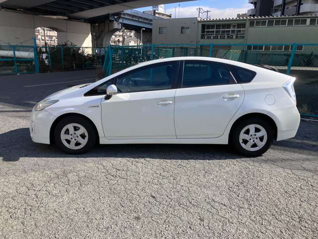 2010 Toyota Prius – thumbnail 3