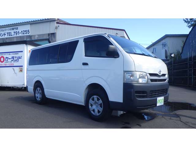 2010 Toyota Regius Ace – thumbnail 2