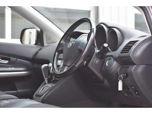 2010 Toyota Harrier Hybrid – thumbnail 2