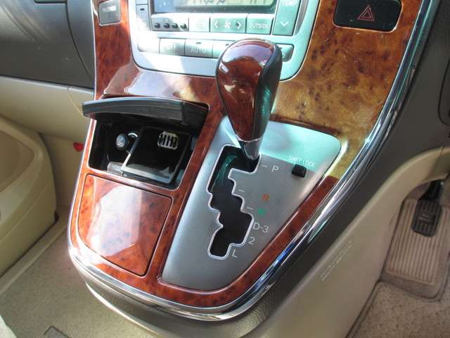 2005 Toyota Alphard – thumbnail 3