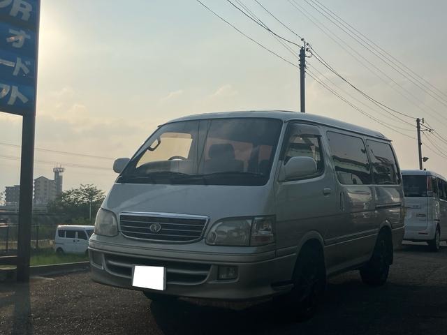 2003 Toyota Hiace – thumbnail 2