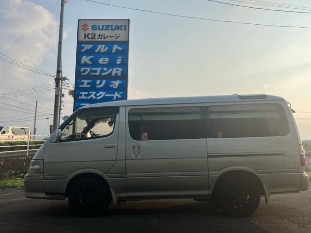 2003 Toyota Hiace – thumbnail 4