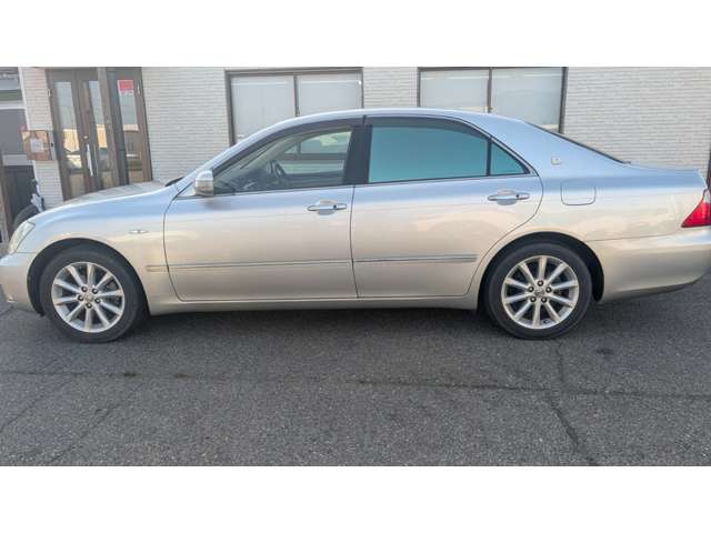 2007 Toyota Crown Royal – thumbnail 2