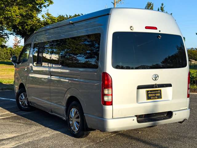 2005 Toyota Hiace – thumbnail 2