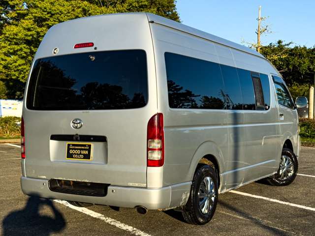 2005 Toyota Hiace – thumbnail 4
