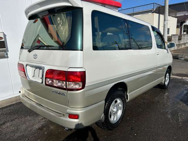 2000 Toyota Regius – thumbnail 4