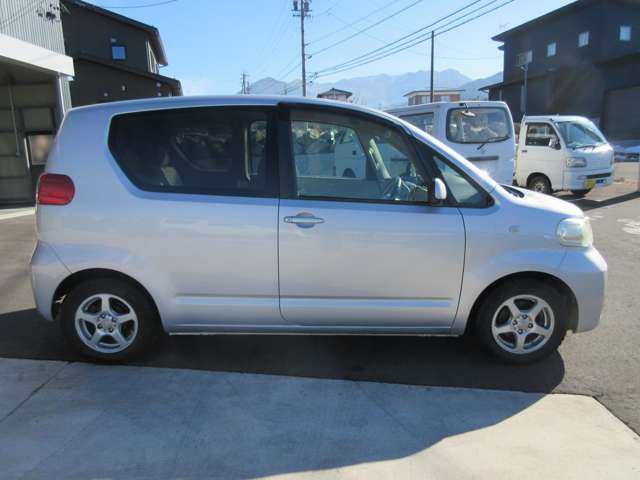 2009 Toyota Porte – thumbnail 4