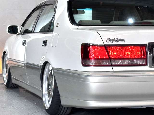 2002 Toyota Crown Royal – thumbnail 4