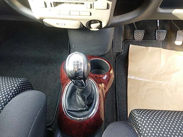 2003 Toyota Vitz – thumbnail 3
