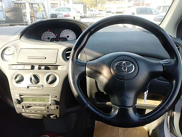 2003 Toyota Vitz – thumbnail 4