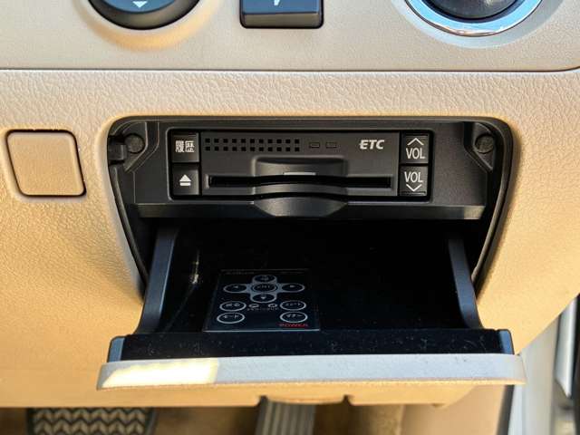 2008 Toyota Crown Royal – thumbnail 3