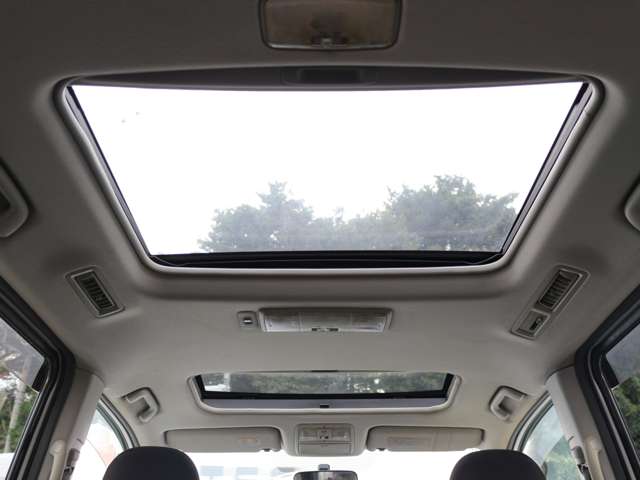 2007 Toyota Voxy – thumbnail 4