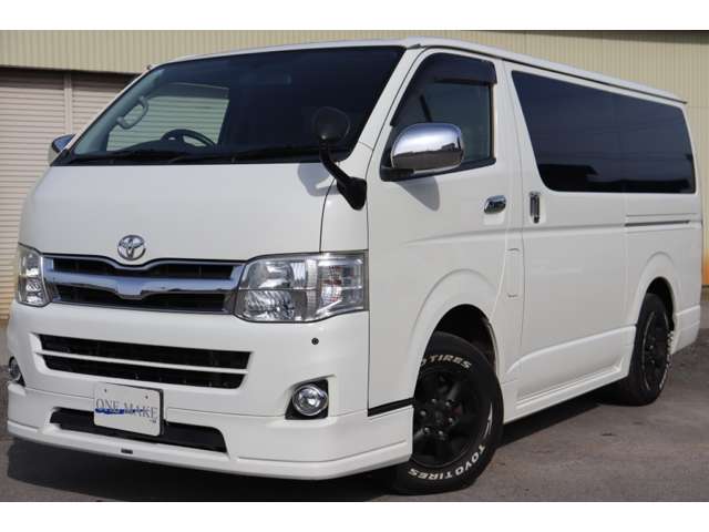 2010 Toyota Hiace – thumbnail 3