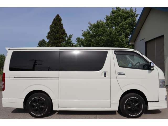 2010 Toyota Hiace – thumbnail 4