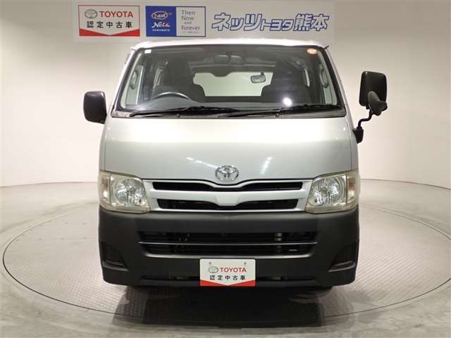 2010 Toyota Regius Ace – thumbnail 2